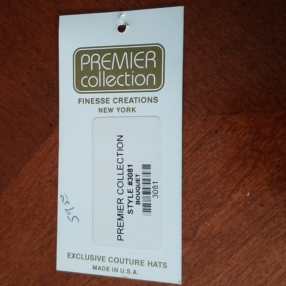 Pretty floral hat - Picture 7 of 7